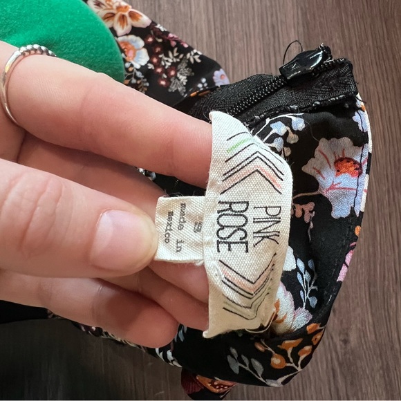 Black Chiffon Floral Tank Blouse - Picture 4 of 4